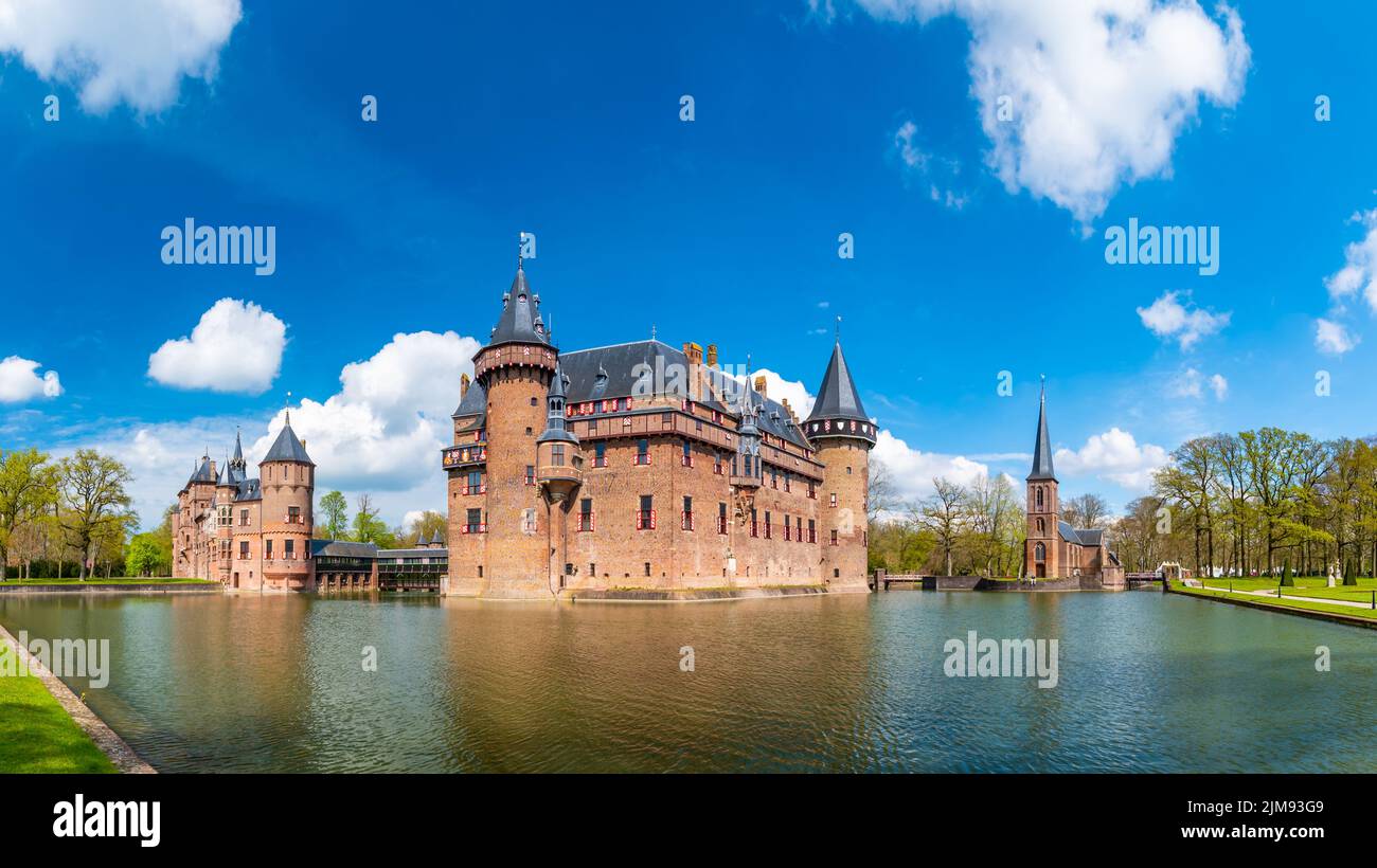 Castillo de Haar Utrecht, vista del Castillo De Haar en holandés Kasteel de Haar está situado en Utrecht Países Bajos los edificios actuales todos construidos sobre el ori Foto de stock