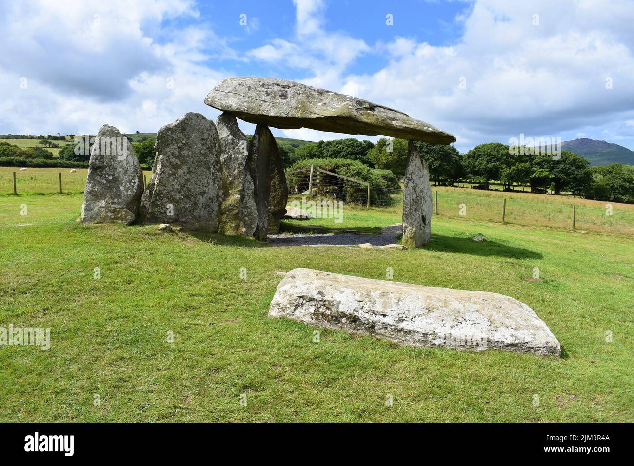 Cámara funeraria de Pentre Ifan, Nevern, Crymych, Pembrokeshire, Gales Foto de stock