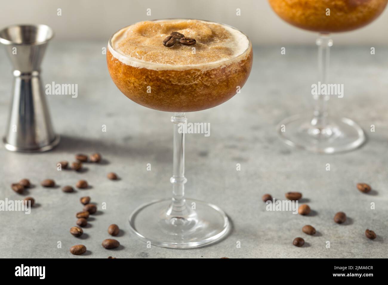 Cóctel de helado de espresso Martini con vodka Foto de stock