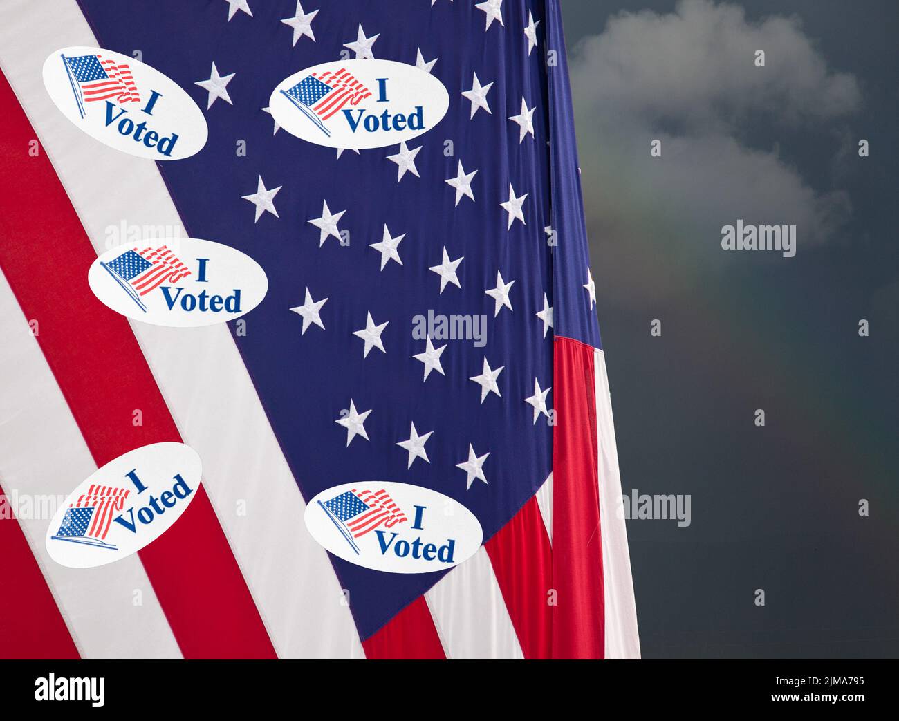 Muchos he votado pegatinas en estrellas y rayas bandera de EE.UU Foto de stock