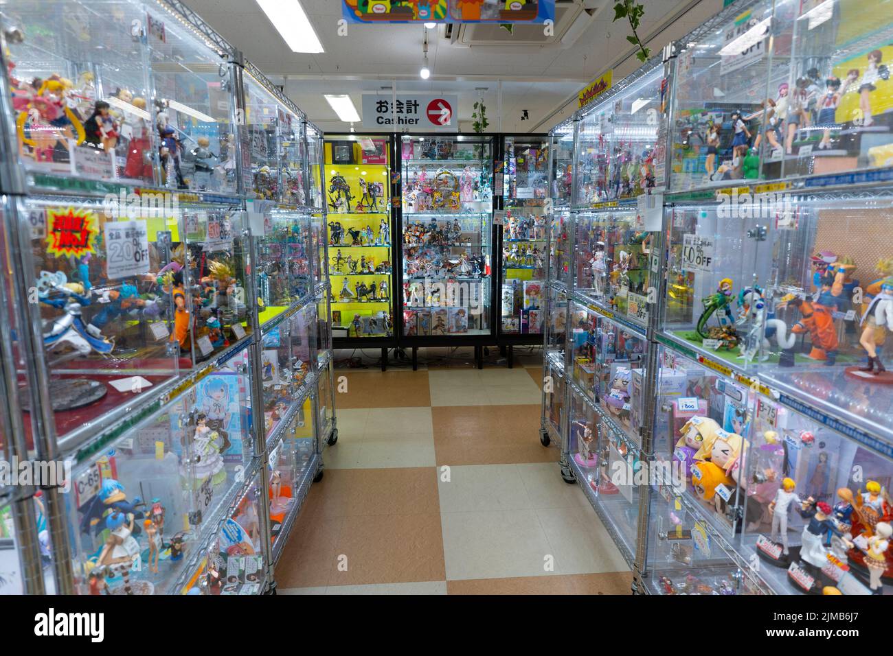 Akihabara, Japón 18 de septiembre de 2020 Varias figuras de anime
