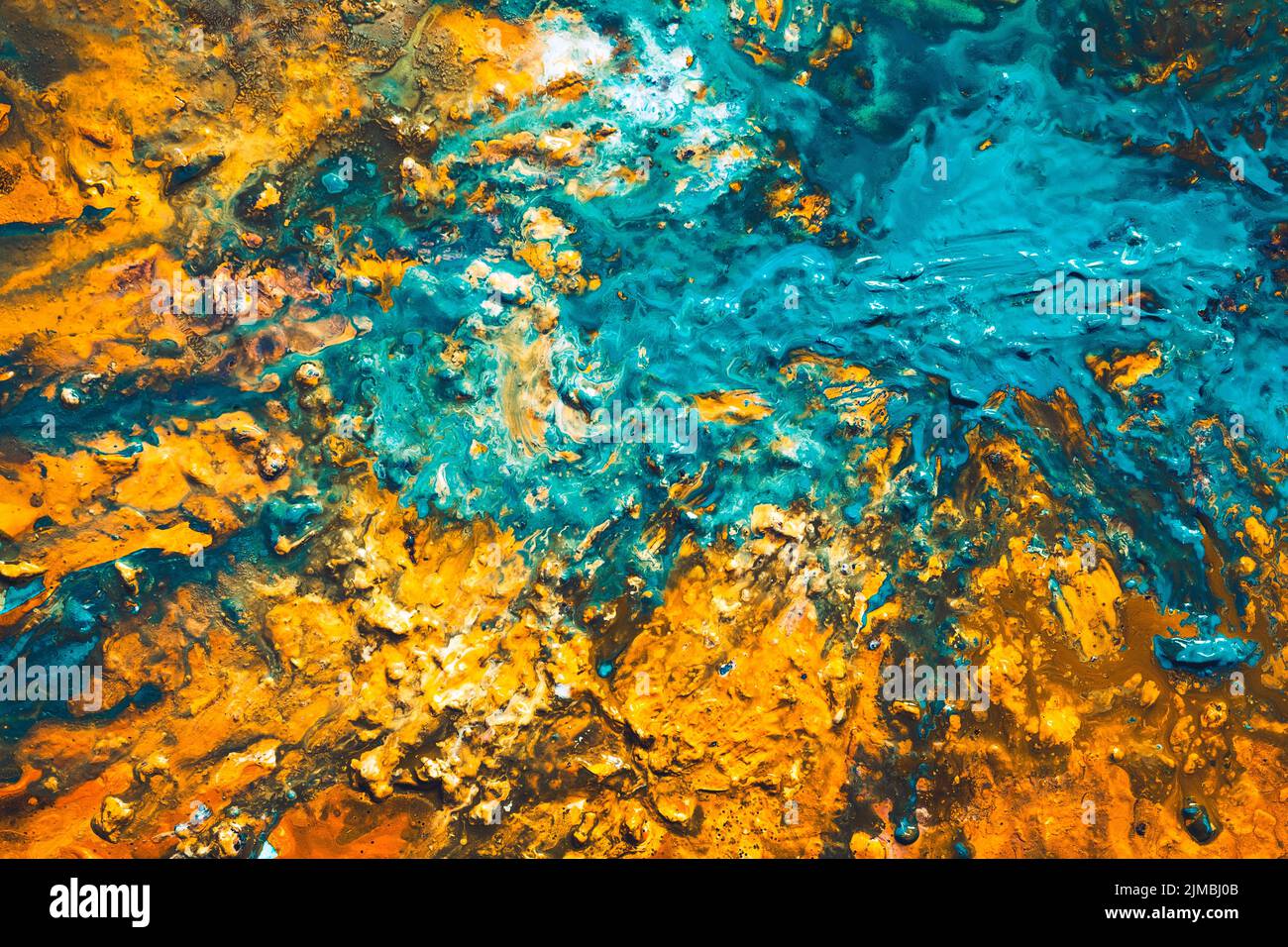 Pintura acrílica colorida abstracta y pinceles, vista superior Fotografía  de stock - Alamy
