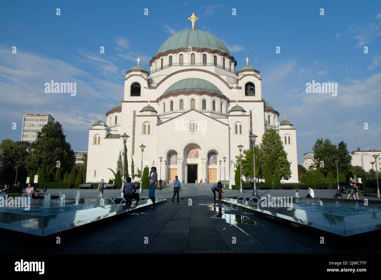 Iglesia Ortodoxa de San Sava es la catedral de Belgrado, Serbia Foto de stock