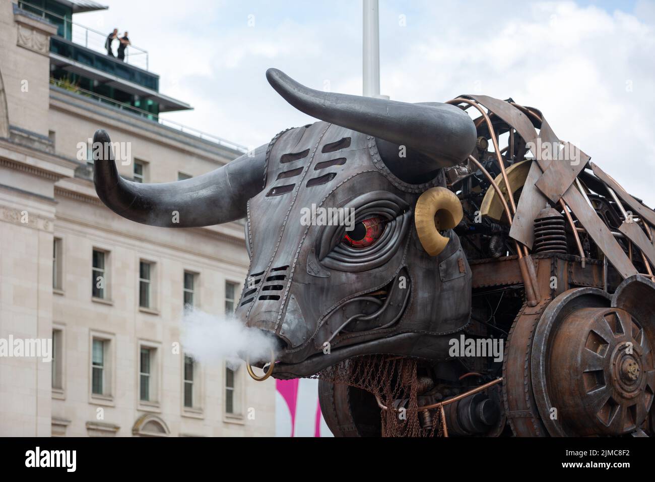 The Raging Bull - El toro mecánico de 10ft utilizado en los Juegos de la Commonwealth de Birmingham en 2022, Birmingham Reino Unido Foto de stock