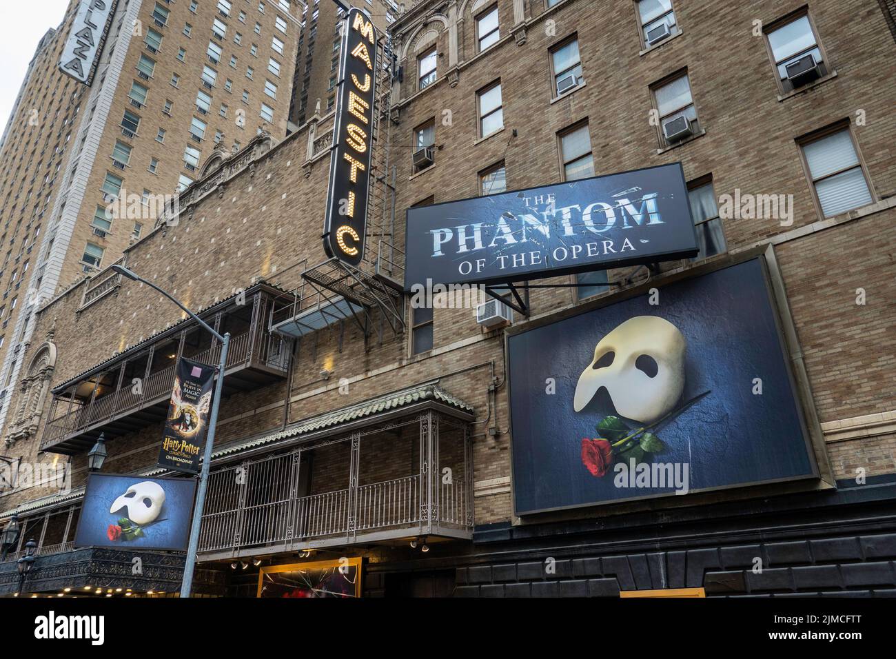El Majestic Theatre, 245 W. 44th Street, con 'Phantom of the Opera' Times Square, NYC 2022 Foto de stock