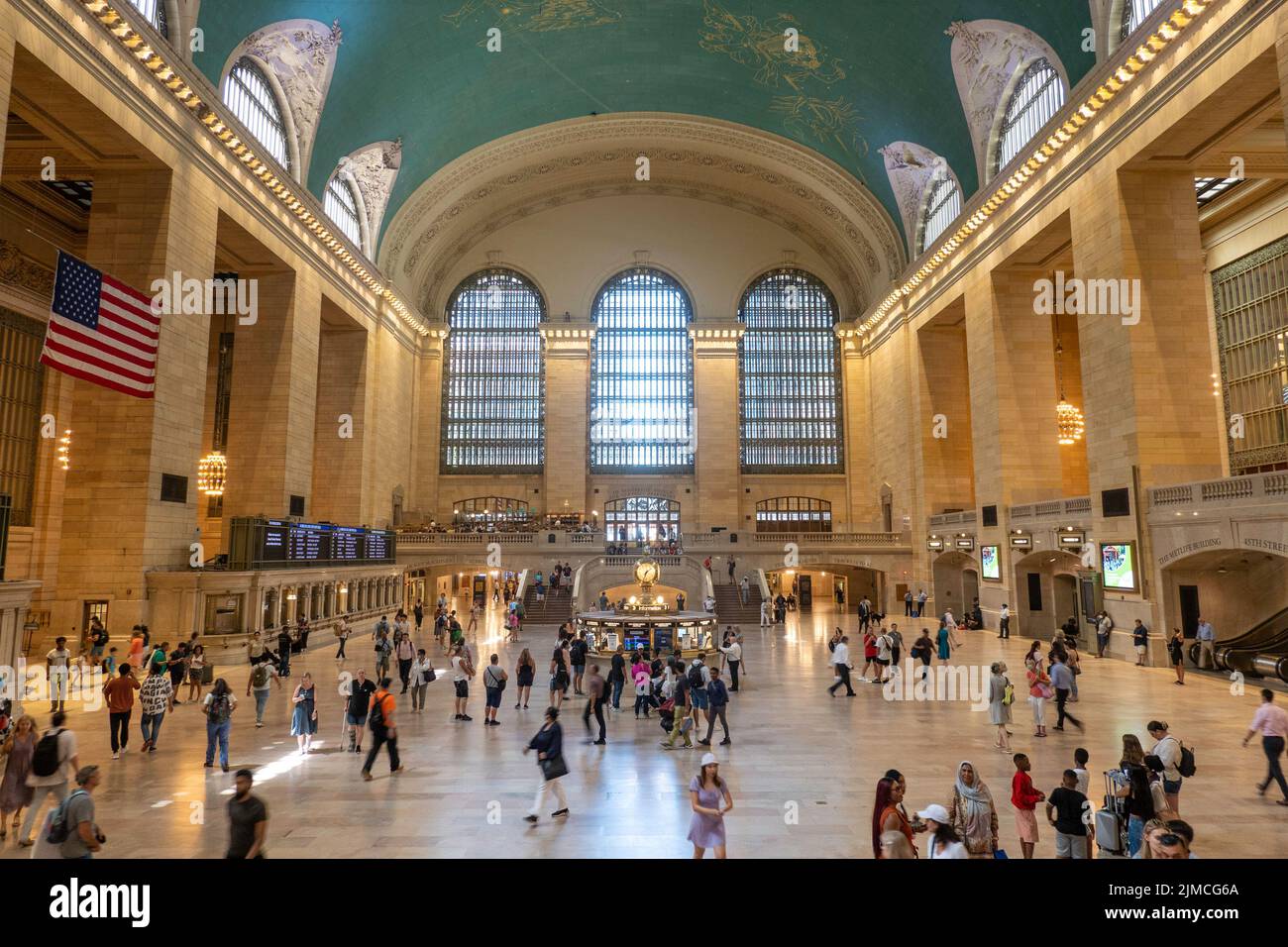 Actividad en la gran explanada de Grand Central Terminal, Nueva York, EE.UU. 2022 Foto de stock