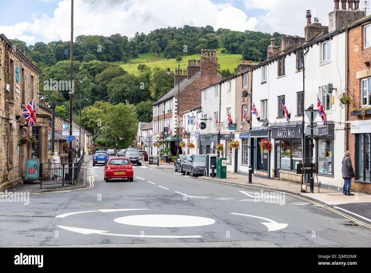 Centro de la ciudad de Whalley y escena de la calle, una ciudad Lancashire en el valle de Ribble, Inglaterra, Reino Unido, verano de 2022 Foto de stock