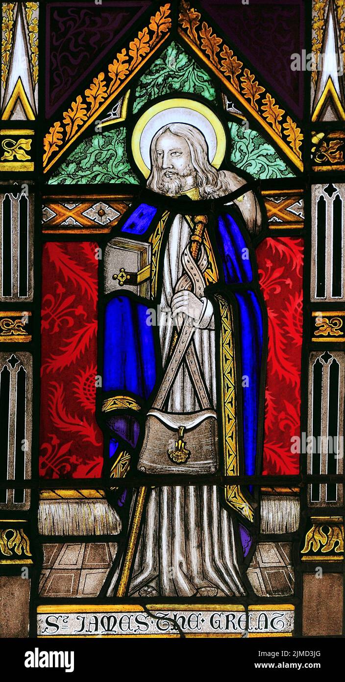 San James el Grande, santo, vitral, por Joseph Grant de Costessey, 1856, Wighton, Norfolk, Inglaterra, REINO UNIDO Foto de stock