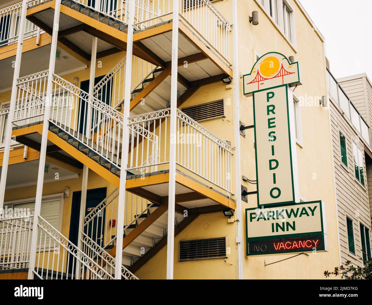 Signo vintage Presidio Parkway Inn, en el Distrito Marina, San Francisco, California Foto de stock