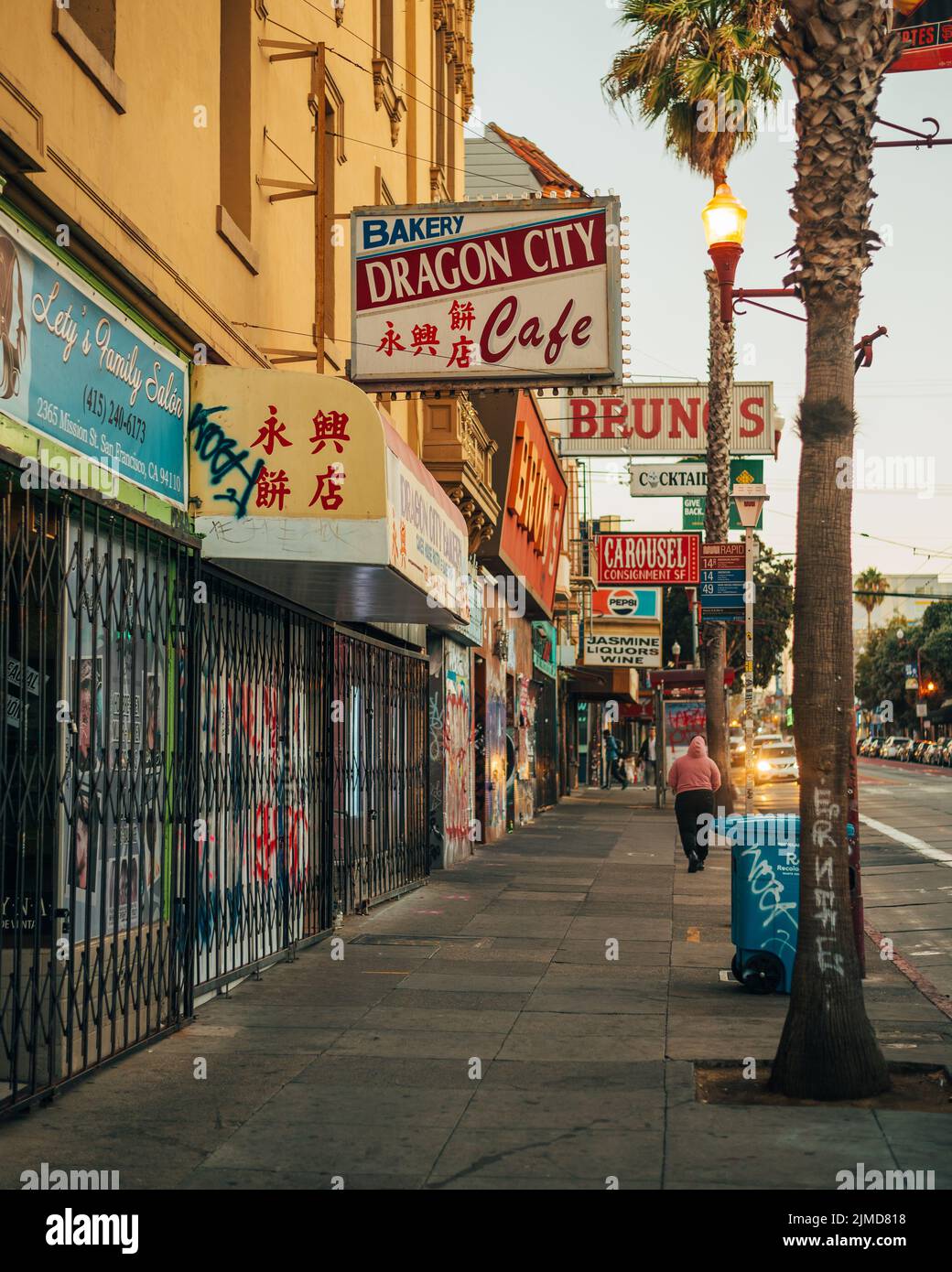 Dragon City Bakery & Cafe, en el Distrito de la Misión, San Francisco, California Foto de stock
