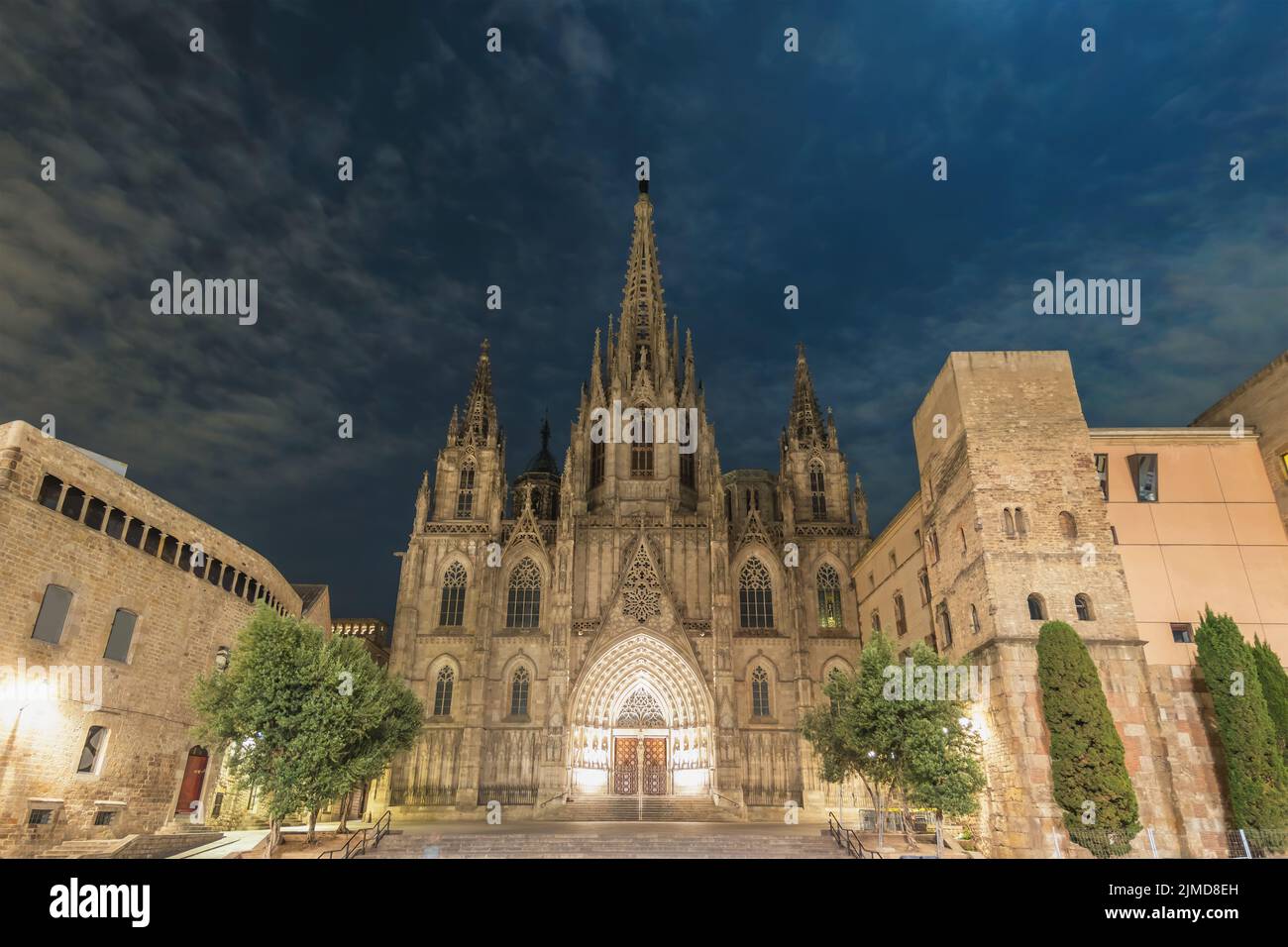 Barcelona España, ciudad horizonte noche en la Catedral de Barcelona vacía nadie Foto de stock