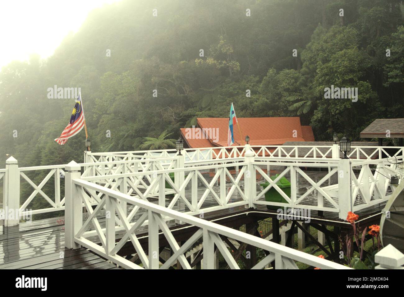 Una plataforma de observación en el Parque Kinabalu, Ranau, Sabah, Malasia. Foto de stock