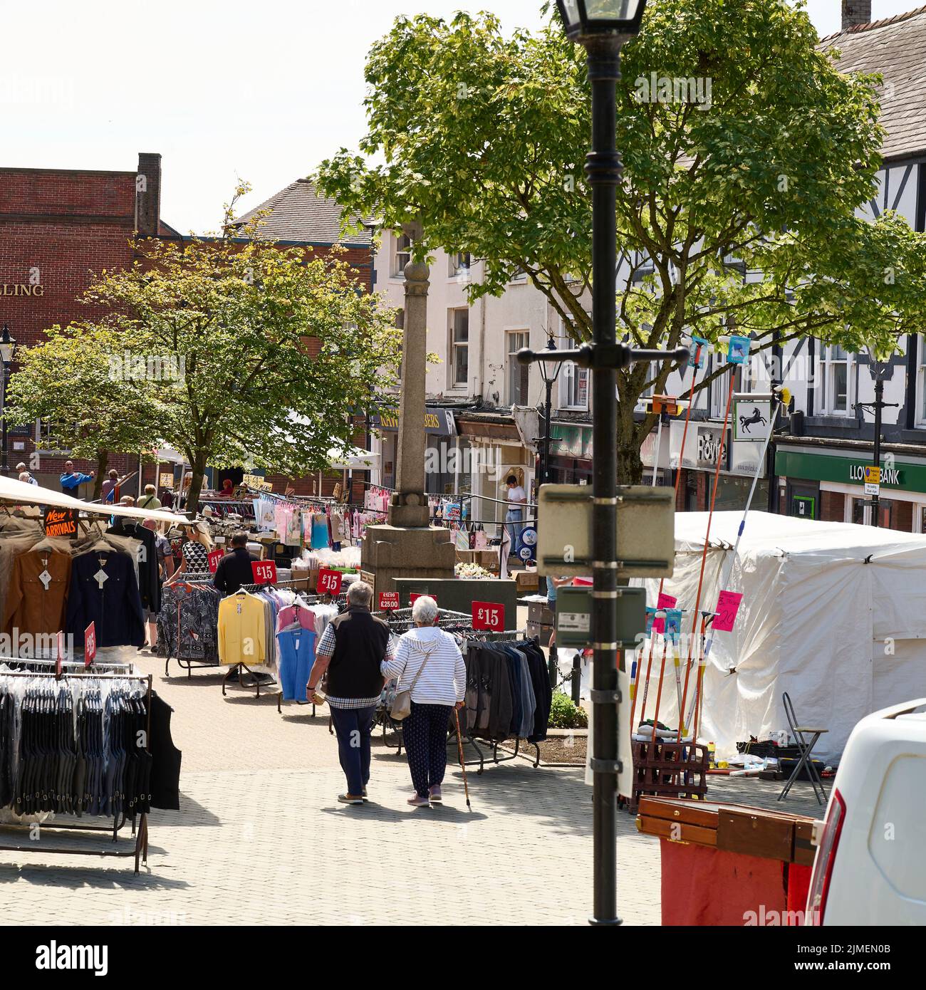El mercado semanal celebrado en la plaza de la ciudad en Poulton-Le-fylde Foto de stock