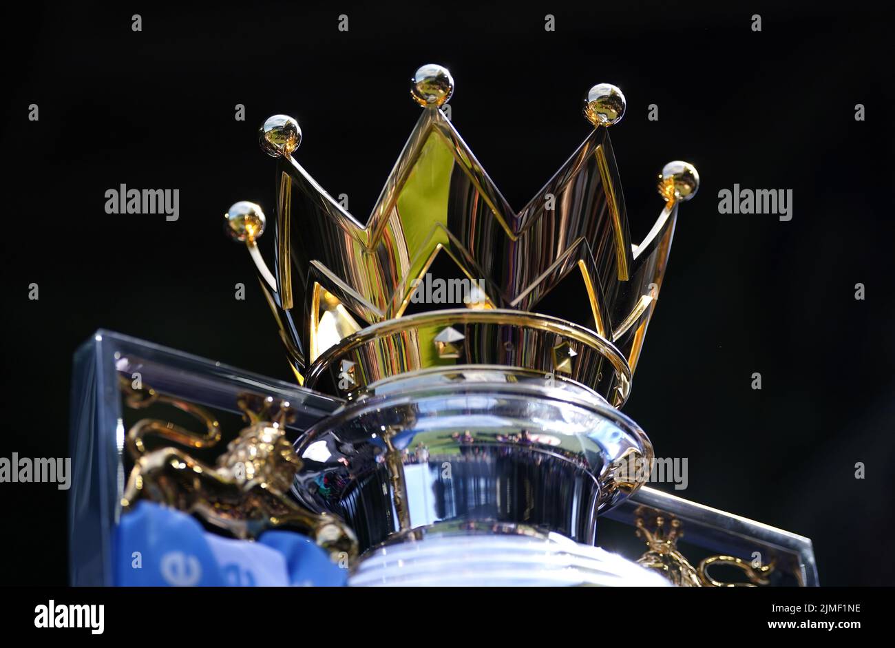 Una vista del trofeo de la Premier League antes del partido de la Premier League en Craven Cottage, Londres. Fecha de la foto: Sábado 6 de agosto de 2022. Foto de stock