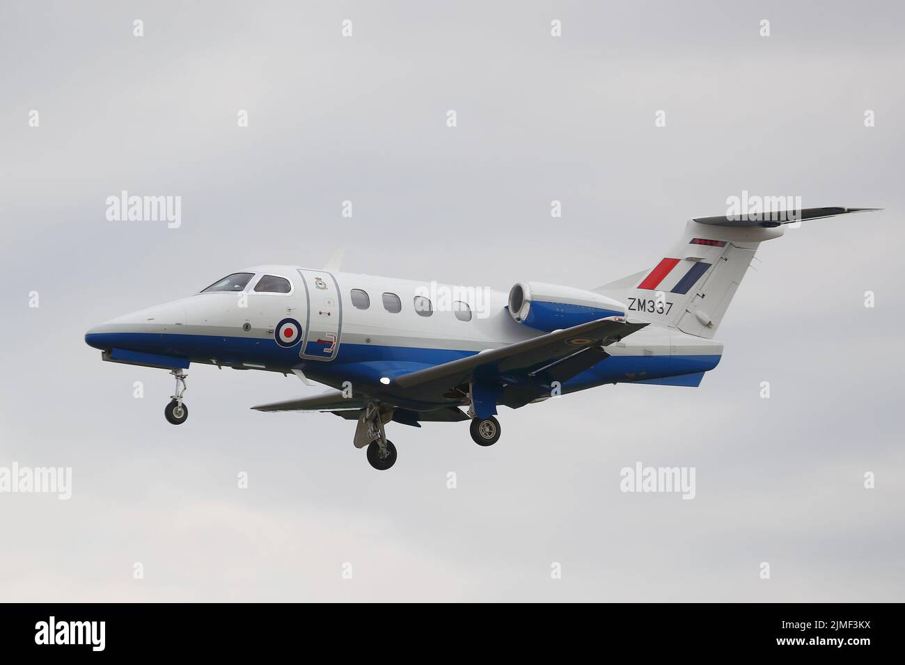 RAF Embraer Phenom llega al Royal International Air Tattoo RIAT 2022 en RAF Fairford, Reino Unido Foto de stock