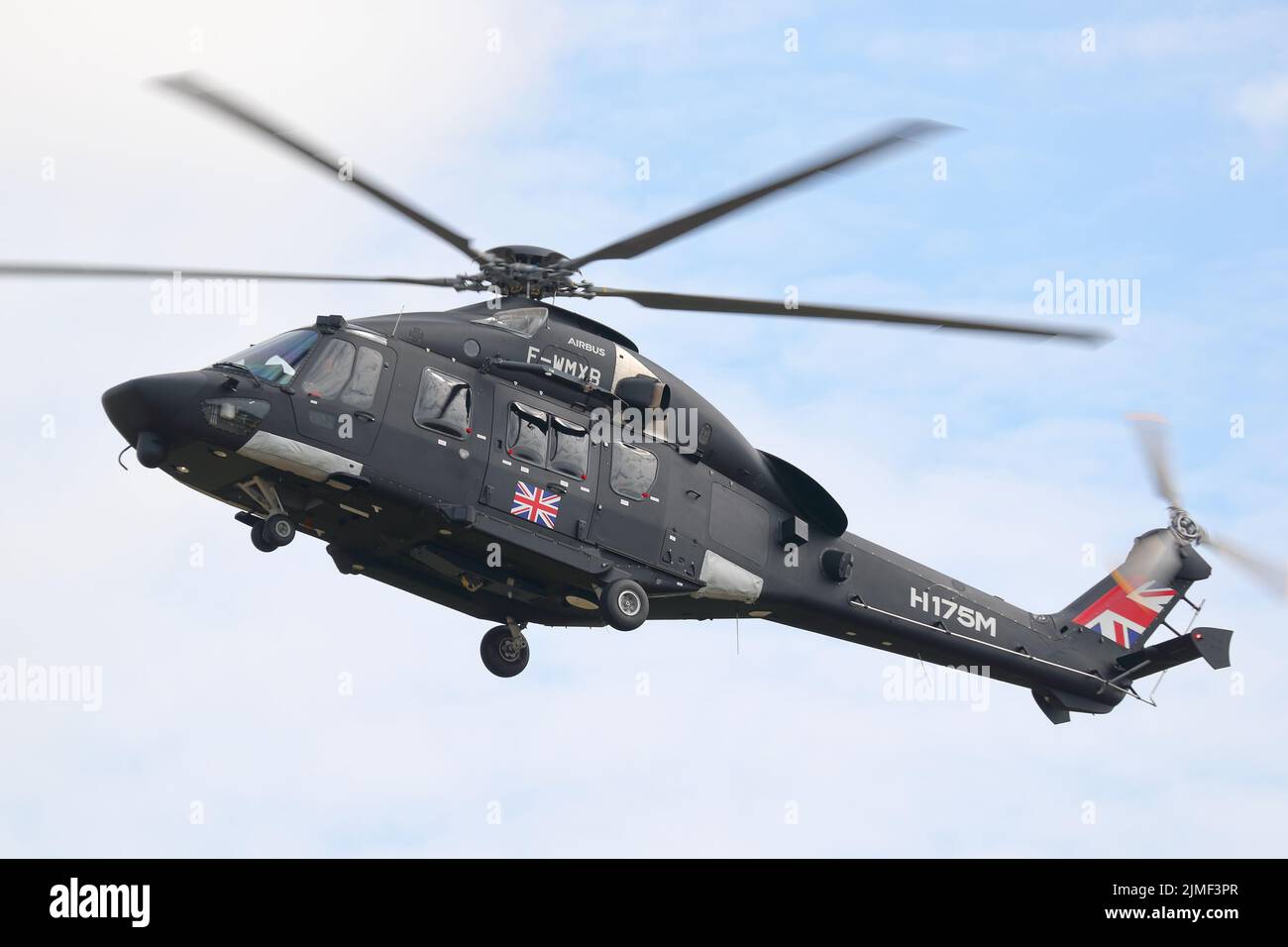 Helicóptero Airbus H175M que llega al Royal International Air Tattoo RIAT 2022 en RAF Fairford, Reino Unido Foto de stock