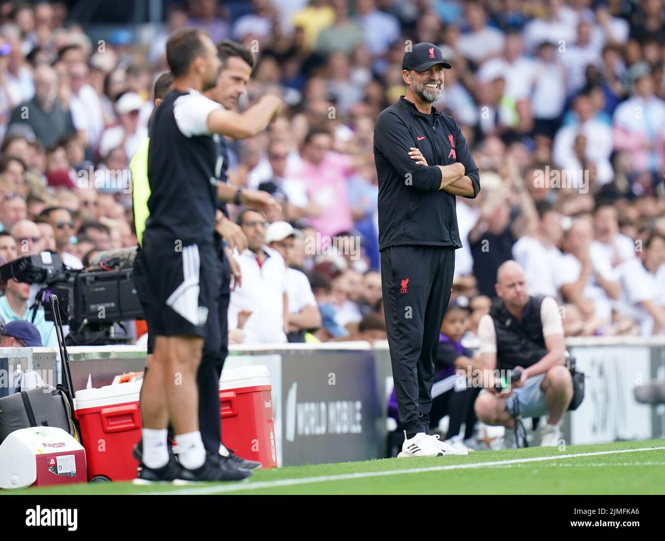 El entrenador del Liverpool Jurgen Klopp en la línea de contacto durante el partido de la Premier League en Craven Cottage, Londres. Fecha de la foto: Sábado 6 de agosto de 2022. Foto de stock