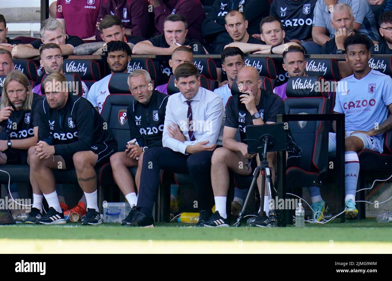 Steven Gerrard, director de Aston Villa (centro) durante el partido de la Premier League en el Vitality Stadium, Bournemouth. Fecha de la foto: Sábado 6 de agosto de 2022. Foto de stock
