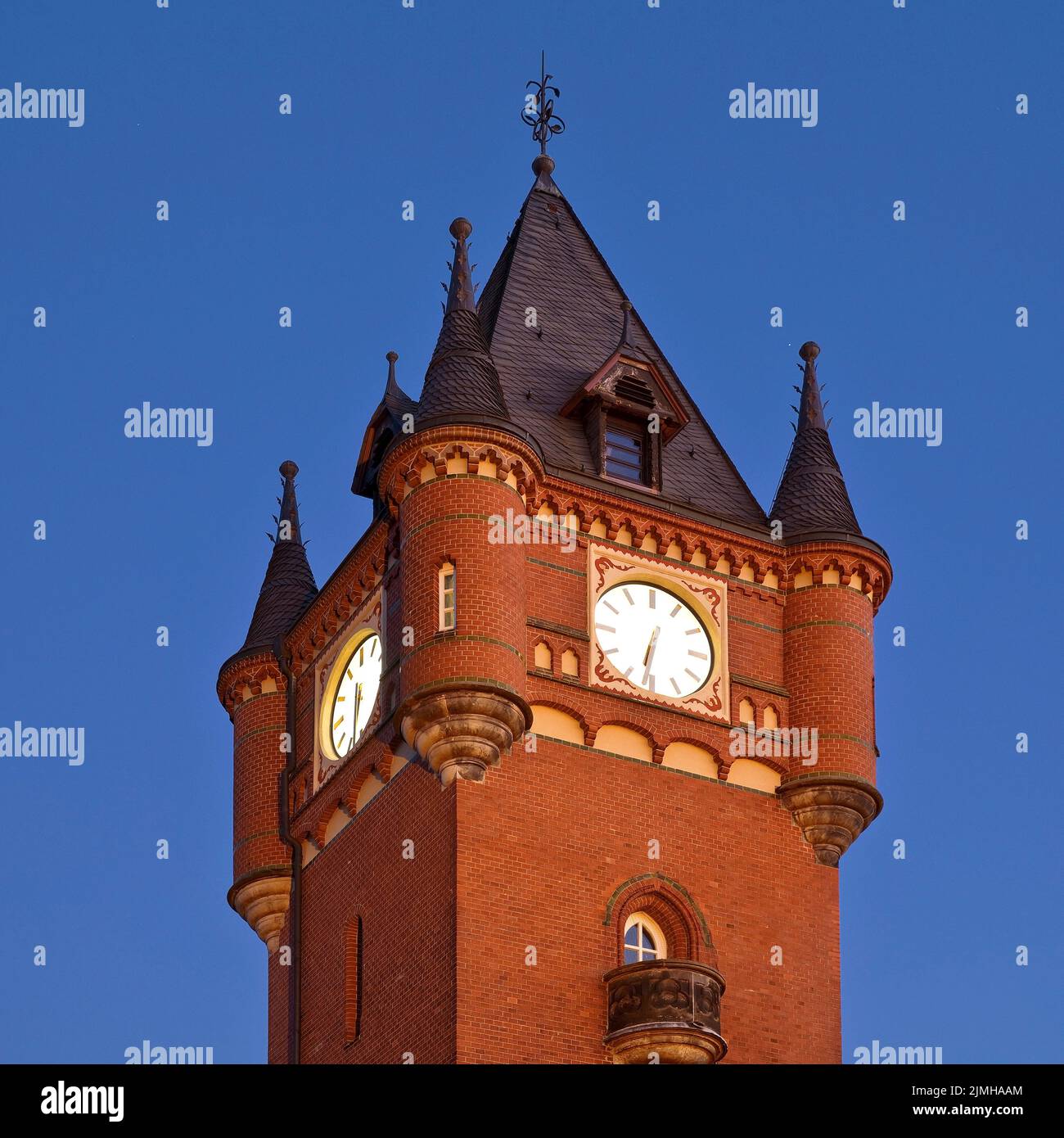 Old Town Hall Tower en la noche, Gronau, Muensterland, Renania del Norte-Westfalia, Alemania, Europa Foto de stock