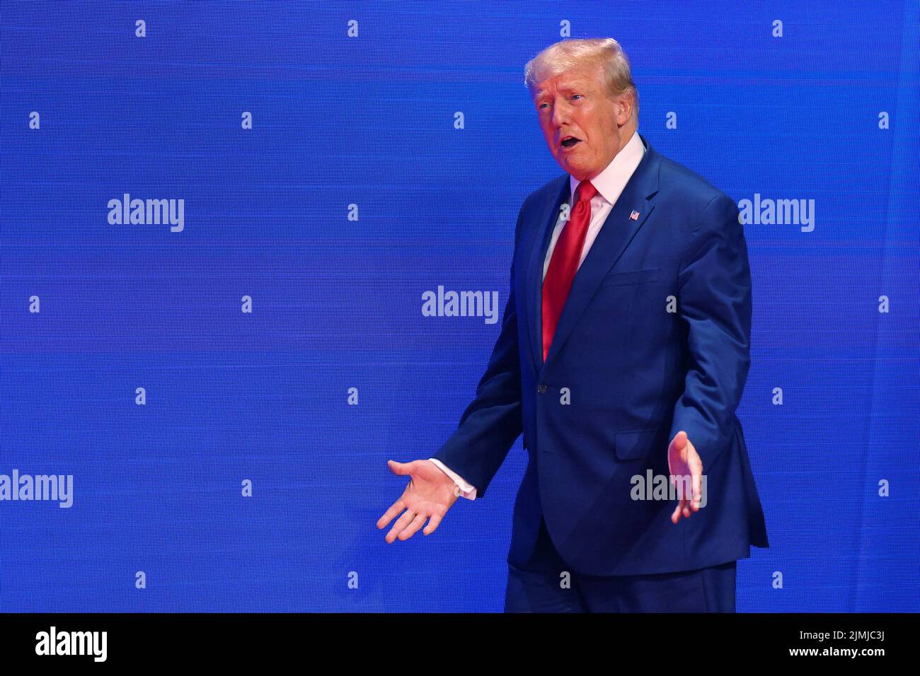 El ex presidente estadounidense Donald Trump se presenta en la Conferencia de Acción Política Conservadora (CPAC) en Dallas, Texas, EE.UU., el 6 de agosto de 2022. REUTERS/Brian Snyder Foto de stock
