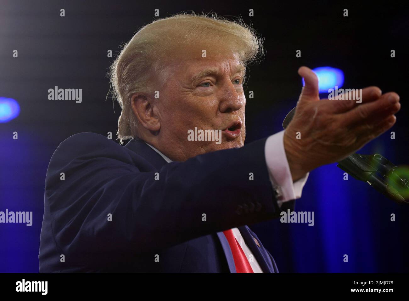 El ex presidente estadounidense Donald Trump habla en la Conferencia de Acción Política Conservadora (CPAC) en Dallas, Texas, EE.UU., el 6 de agosto de 2022. REUTERS/Brian Snyder Foto de stock