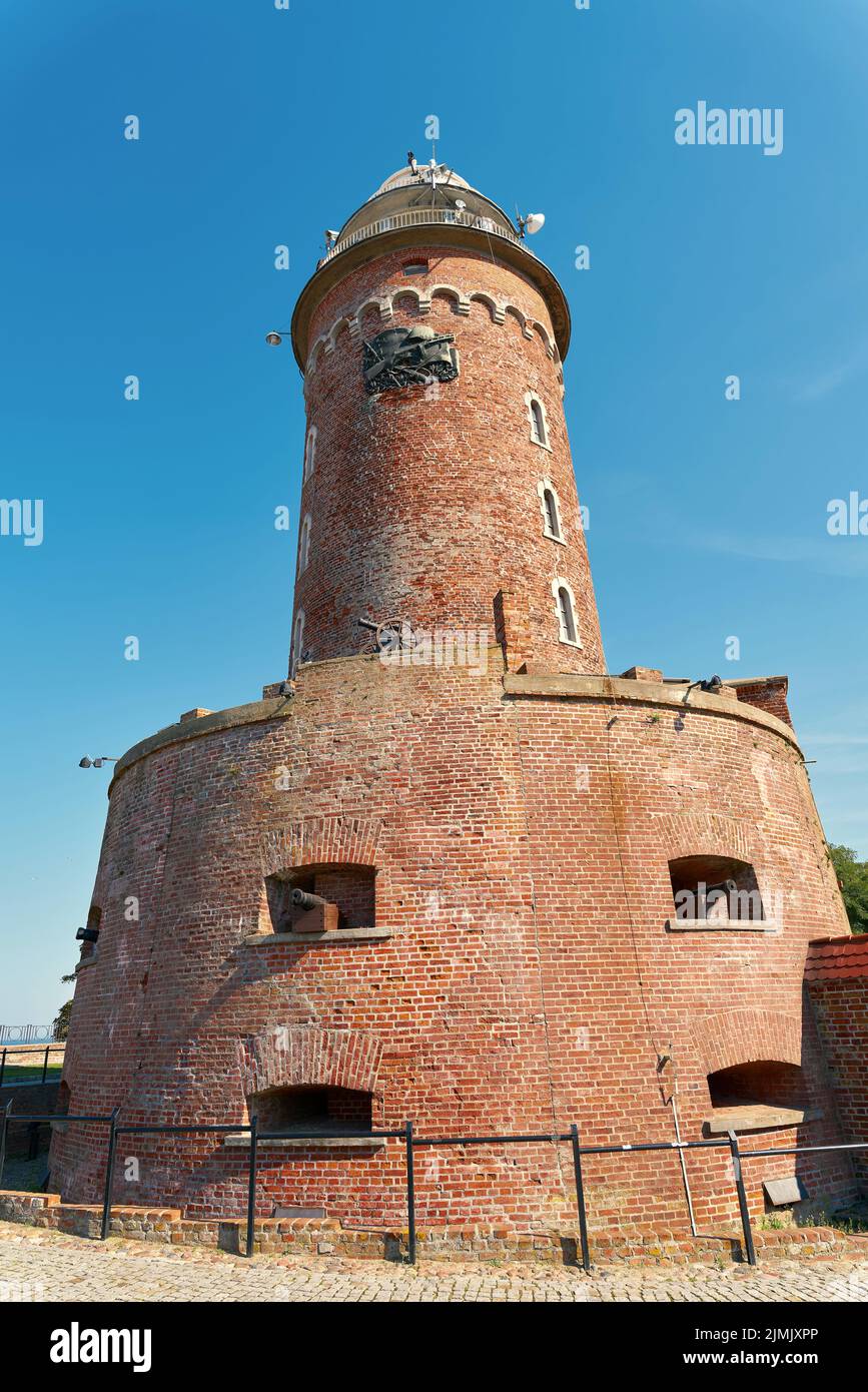 Faro de la ciudad de Kolobrzeg en la costa del Mar Báltico en Polonia Foto de stock