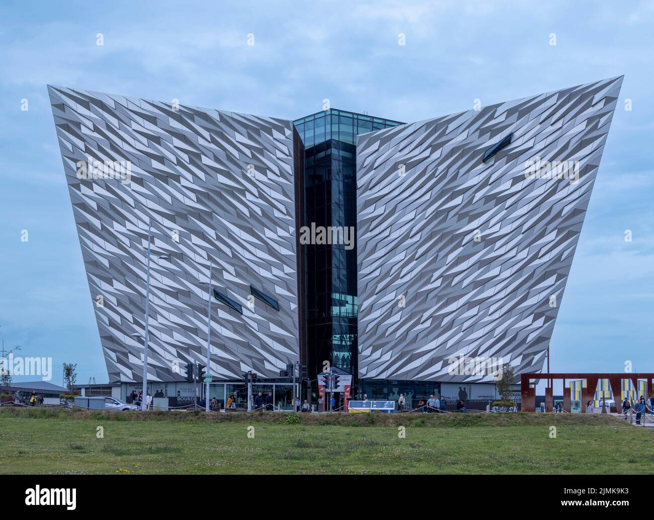 Atracción turística Titanic Belfast, Belfast, Irlanda del Norte, Reino Unido Foto de stock