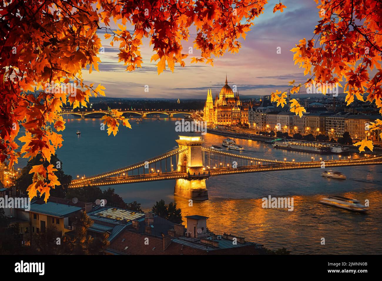 Panorama de Budapest al atardecer en otoño, Hungría Foto de stock