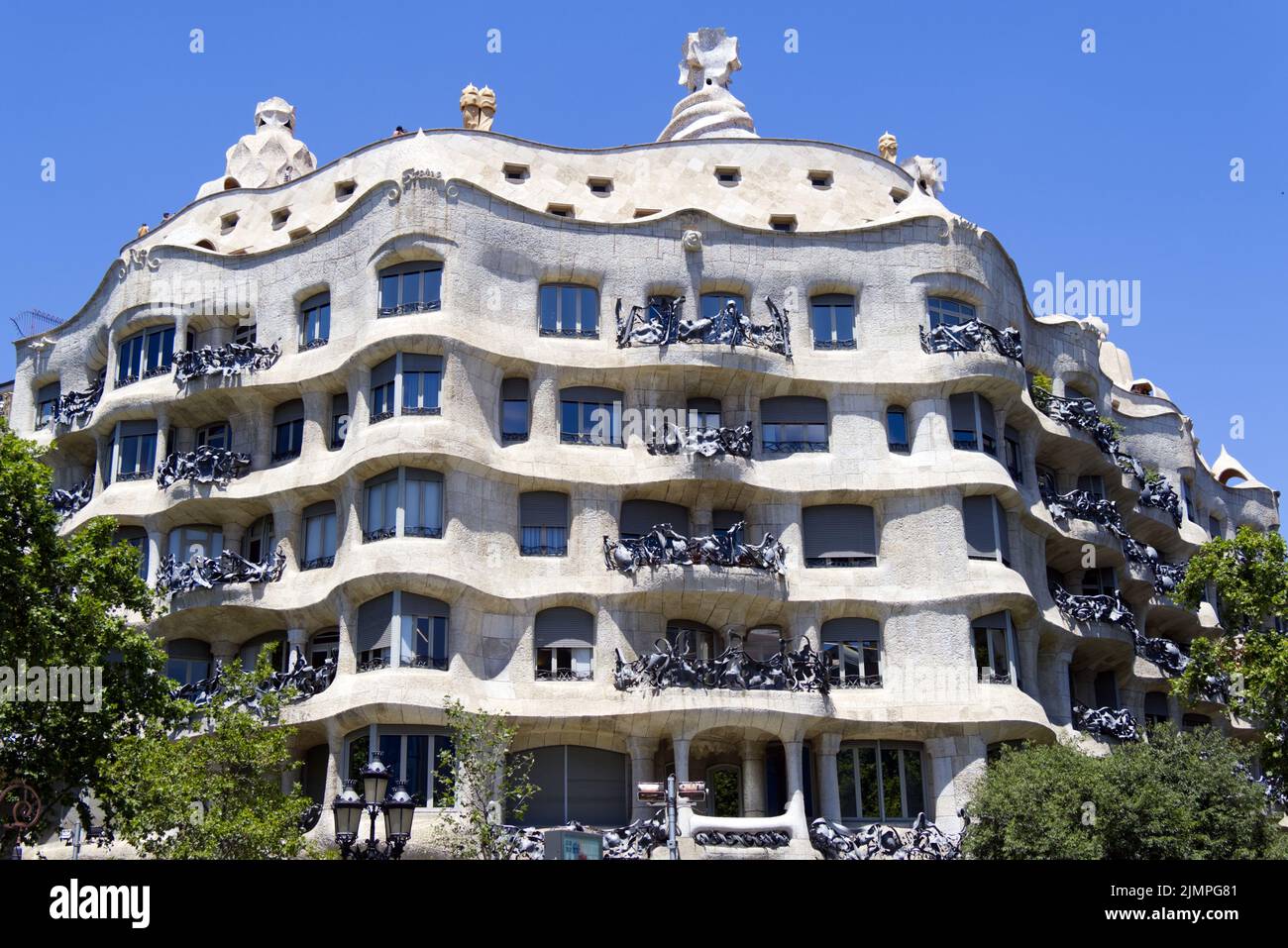 Barcelona - La Pedrera también conocida como Casa Milà Foto de stock