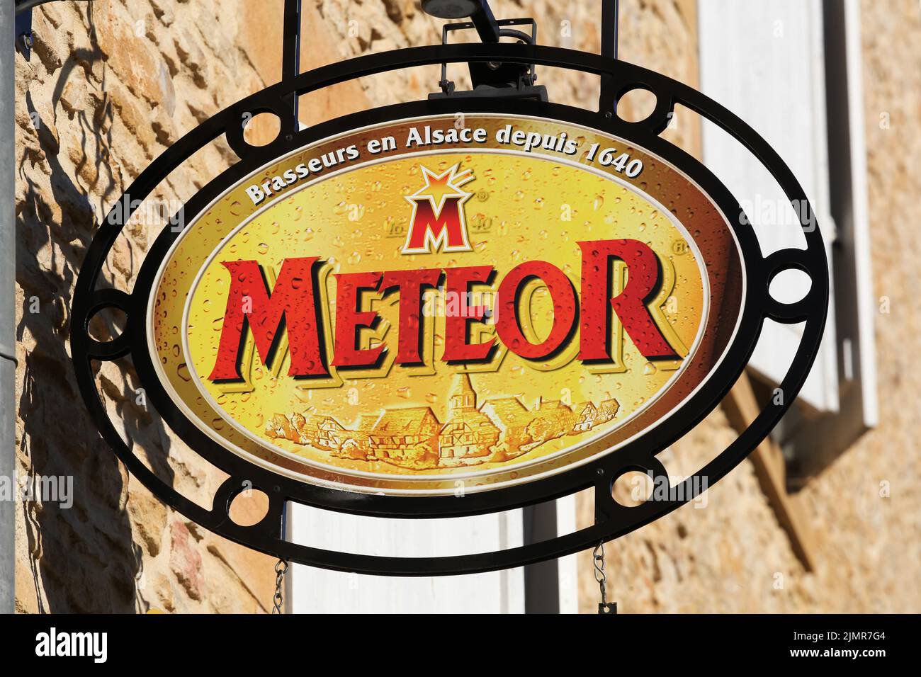 Gleize, Francia - 19 de enero de 2021: Meteor es una cervecería independiente de Alsacia fundada en 1640. Se encuentra en Hochfelden, en el Bajo Rin, Francia Foto de stock