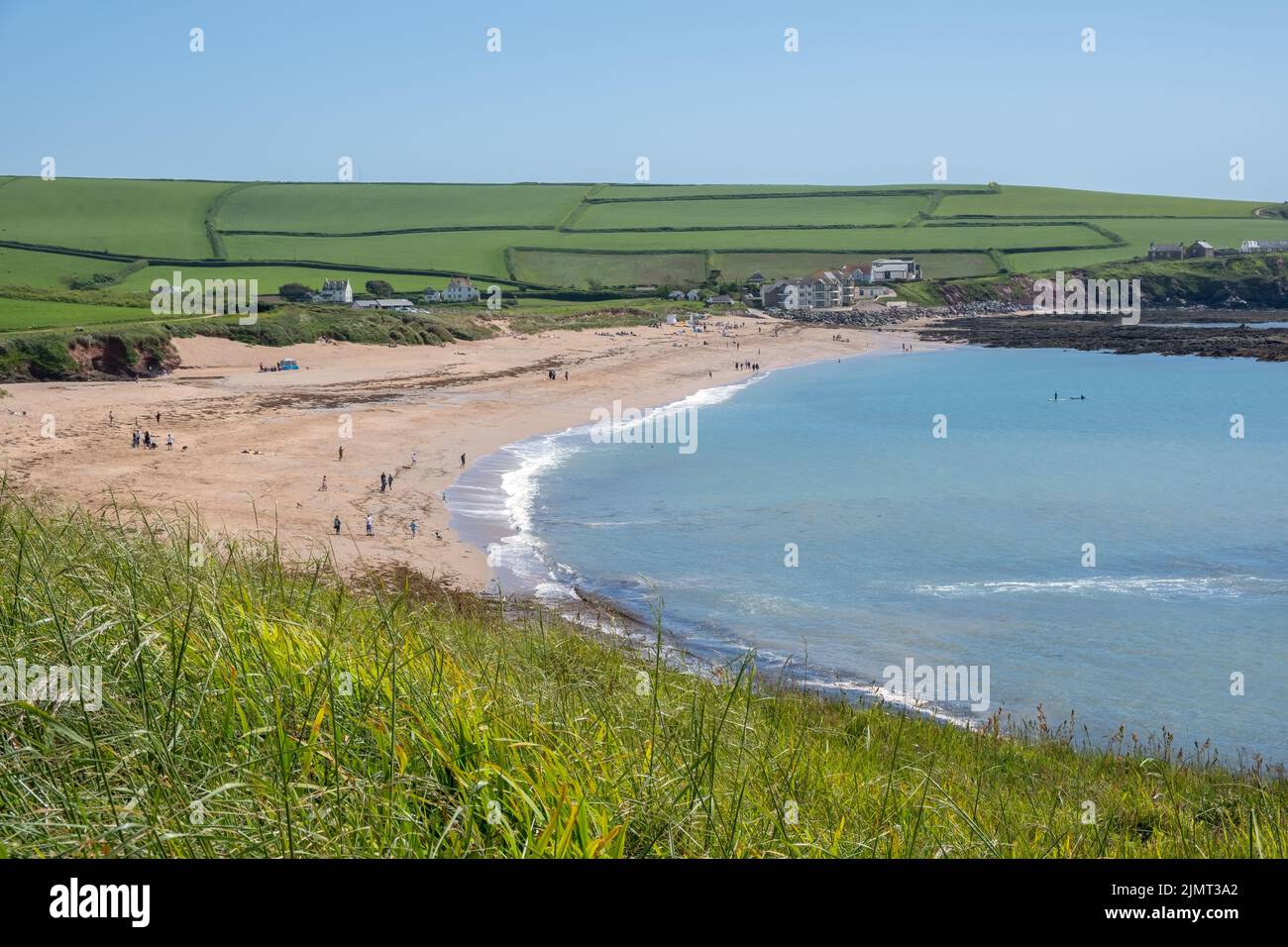 Vista de la playa South Milton Sands en Thurlestone en Devon Foto de stock