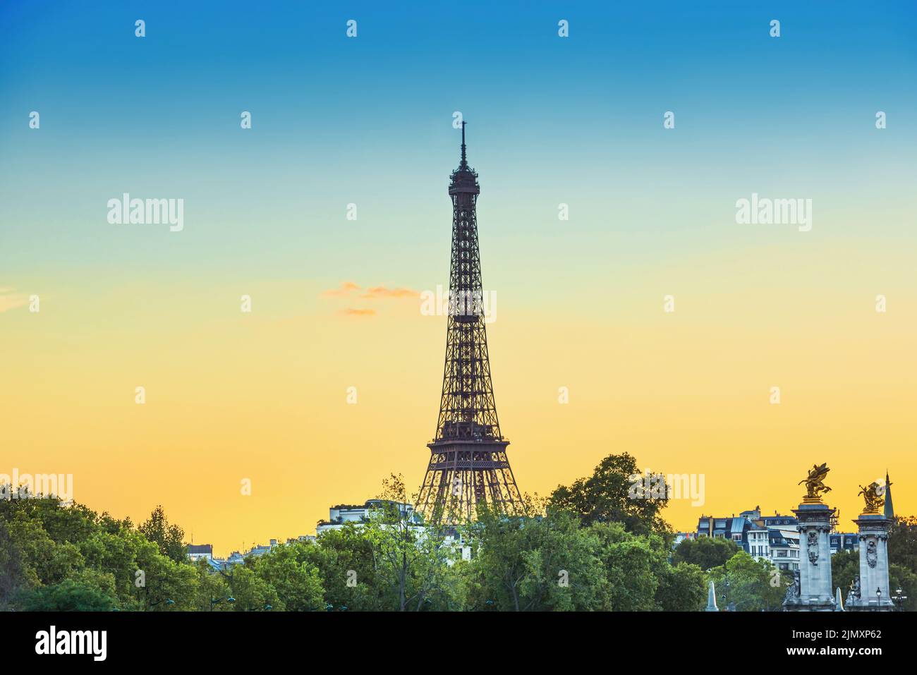 Torre Eiffel, París panorámica puesta de sol Foto de stock