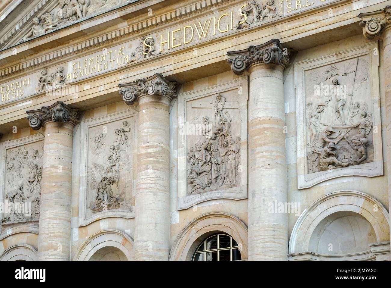 Berlín, Alemania, 2014. Catedral de Santa Hedwig en Berlín Foto de stock