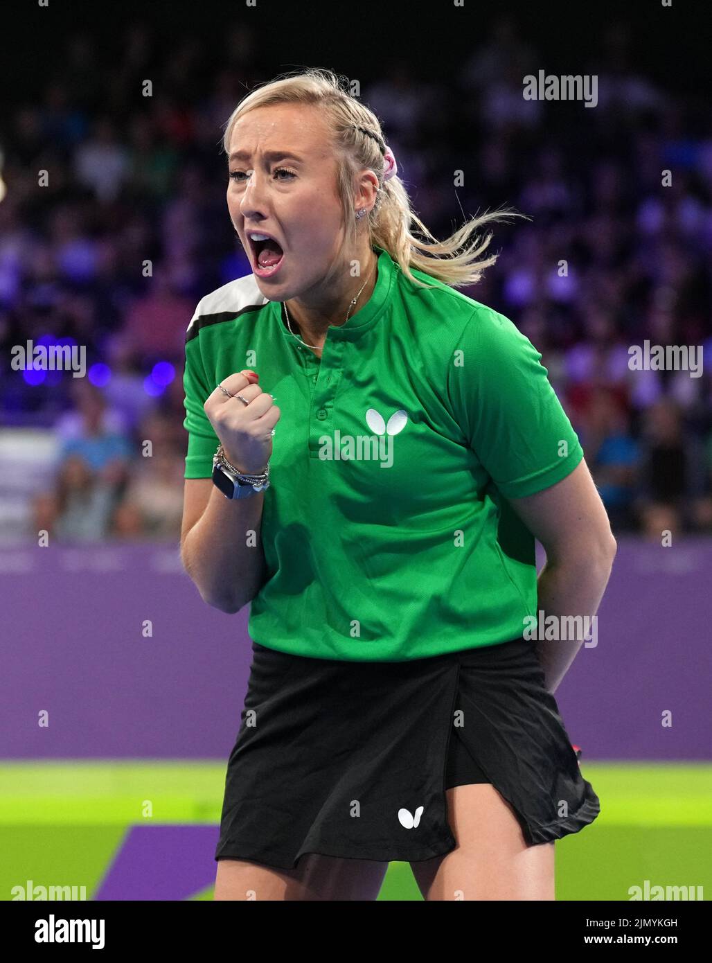 Charlotte Carey de Gales celebra un punto en el partido de la Medalla de Bronce de Dobles Mujeres en el NEC el día once de los Juegos de la Commonwealth de 2022 en Birmingham. Fecha de la foto: Lunes 8 de agosto de 2022. Foto de stock