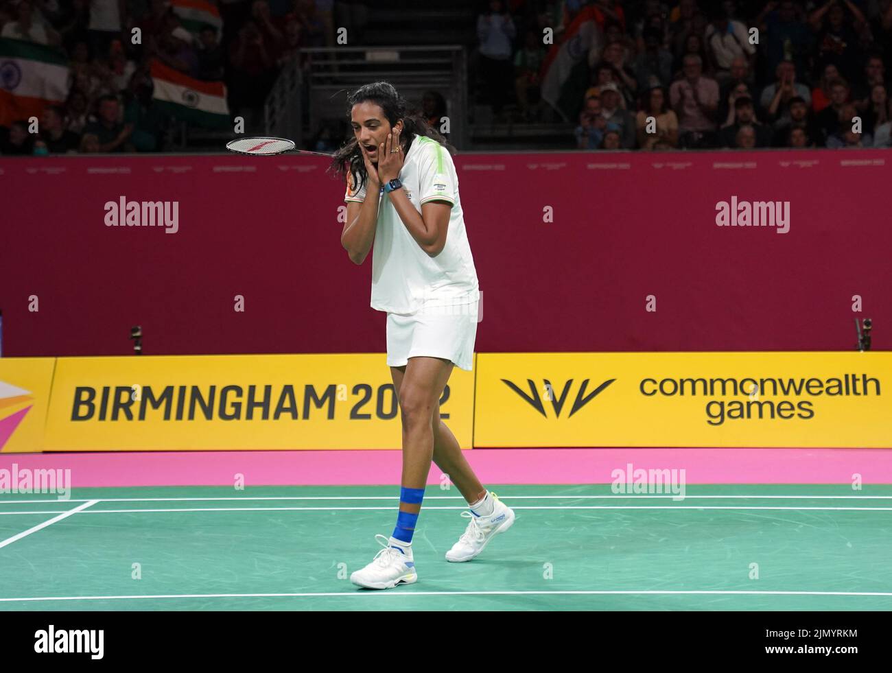 La india Venkata Pusarla celebra después de ganar la medalla de oro femenina en el NEC el día once de los Juegos de la Commonwealth 2022 en Birmingham. Fecha de la foto: Lunes 8 de agosto de 2022. Foto de stock