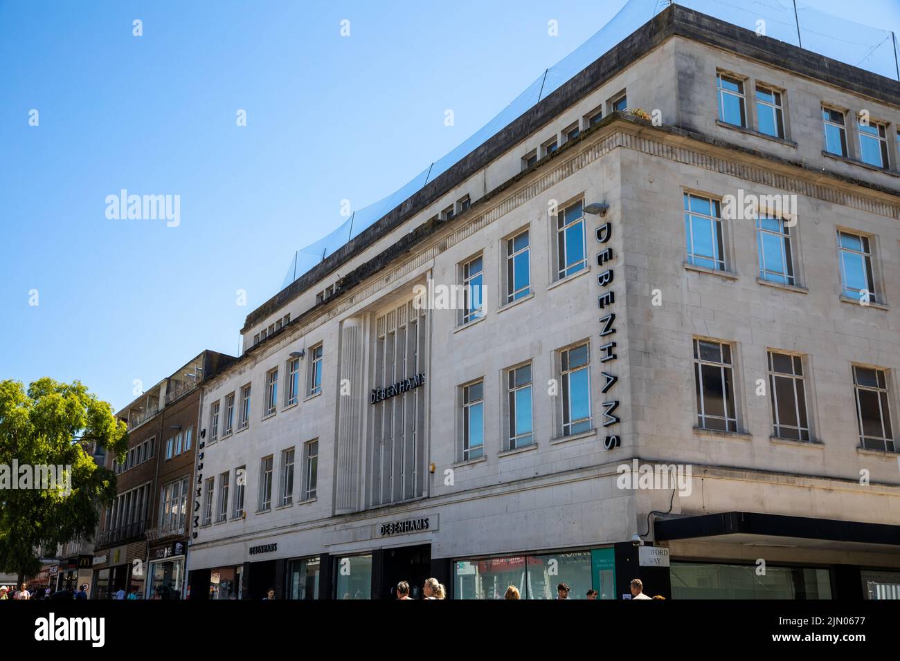 Debenhams Store en Plymouth en un día soleado y caluroso Foto de stock