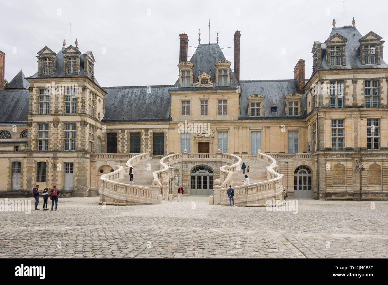 Escalera de herradura en el patio de honor, Château de Fontainebleau, Palacio, real, edificios, Fontainebleau, Francia. Foto de stock