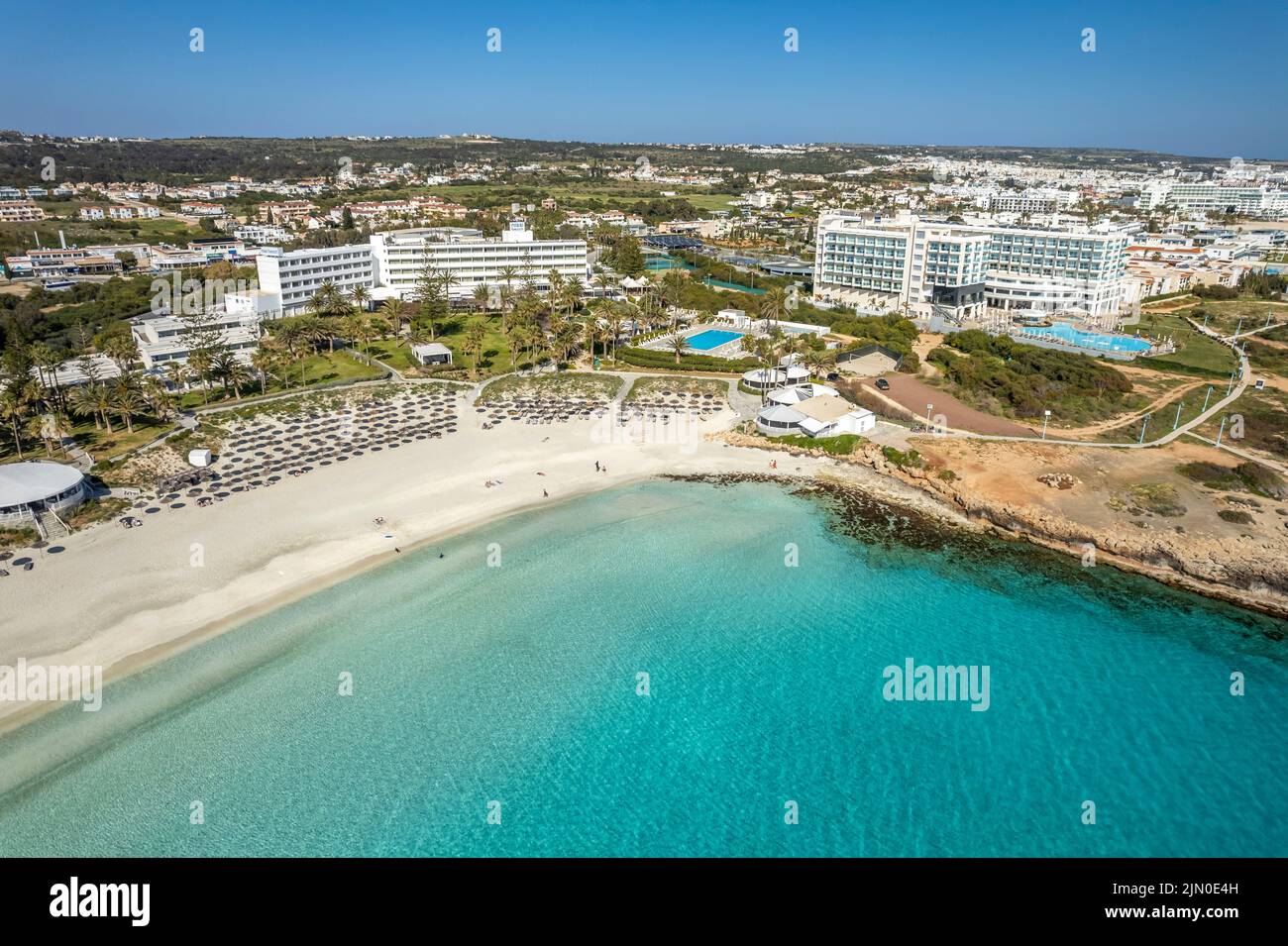 Der Strand Nissi Beach aus der Luft gesehen, Zypern, Europa | Vista aérea de Nissi Beach en Ayia Napa, Chipre, Europa Foto de stock