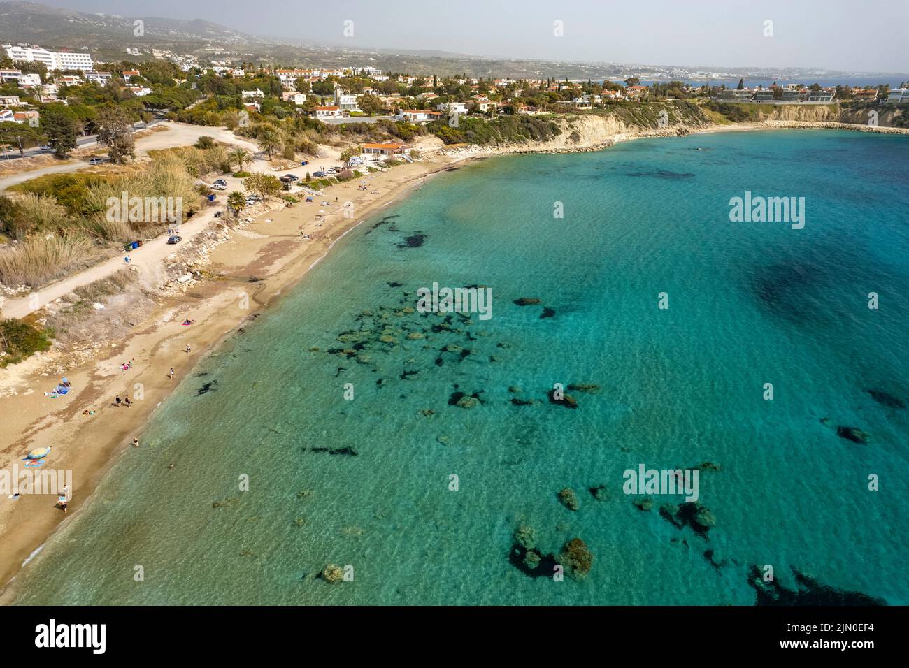 Strand der Coral Bay aus der Luft gesehen, Zypern, Europa | Vista aérea de la playa de Coral Bay, Chipre, Europa Foto de stock