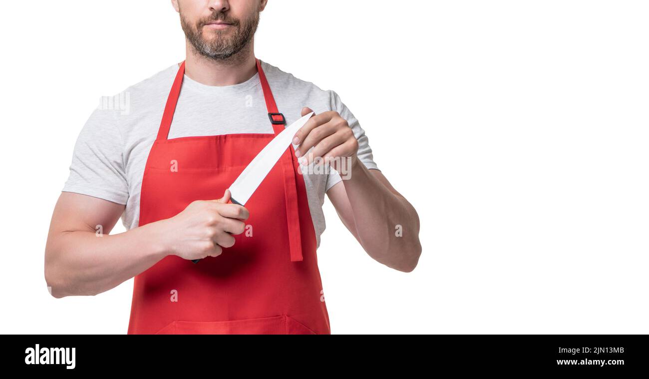 vista recortada del carnicero en delantal rojo sostener el cuchillo aislado  en fondo blanco Fotografía de stock - Alamy