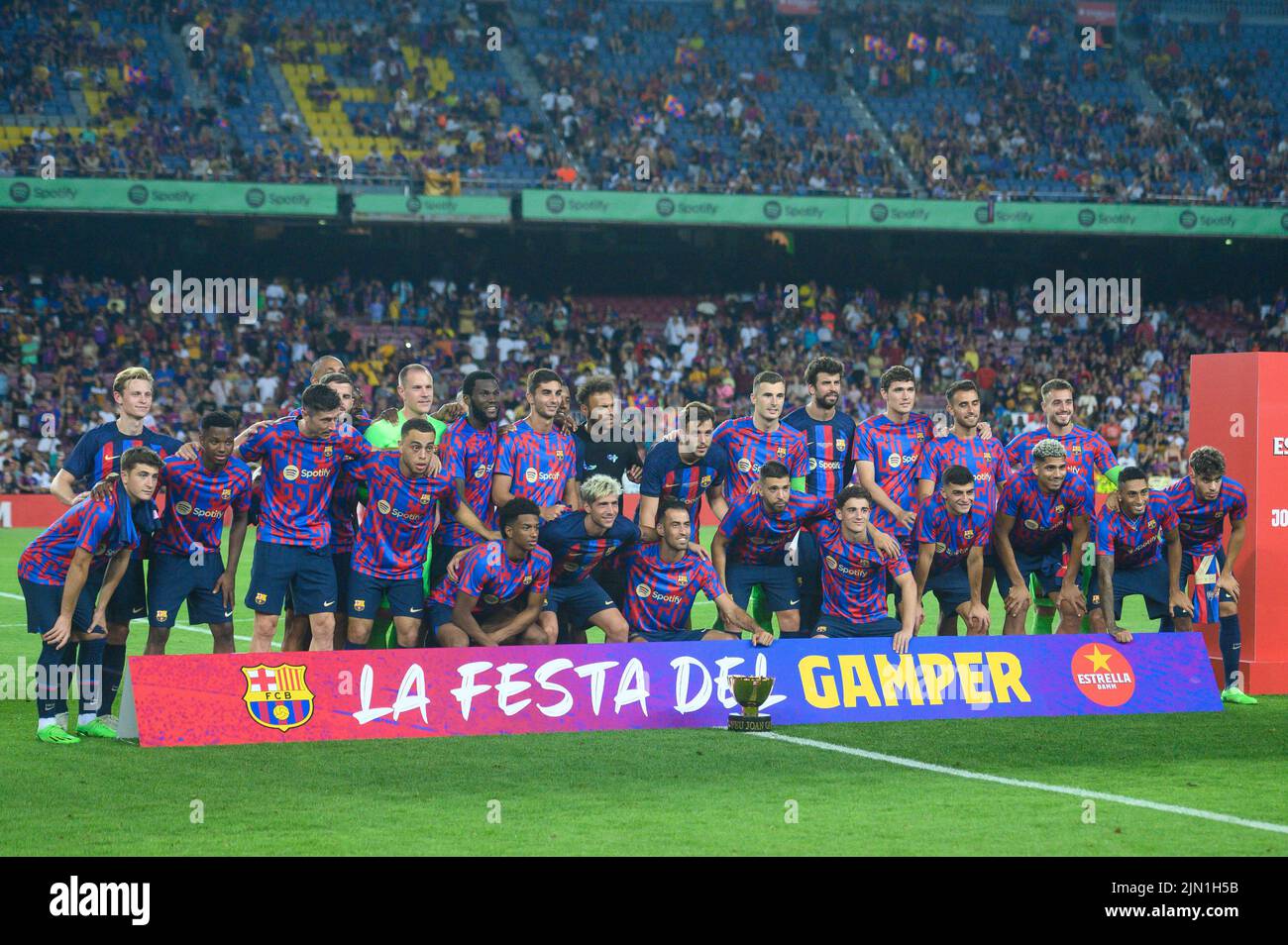 Jugadores del FC Barcelona durante el Trofeo Joan Gamper, partido entre el FC Barcelona y Pumas UNAM en el Camp Nou de Barcelona, España. Foto de stock