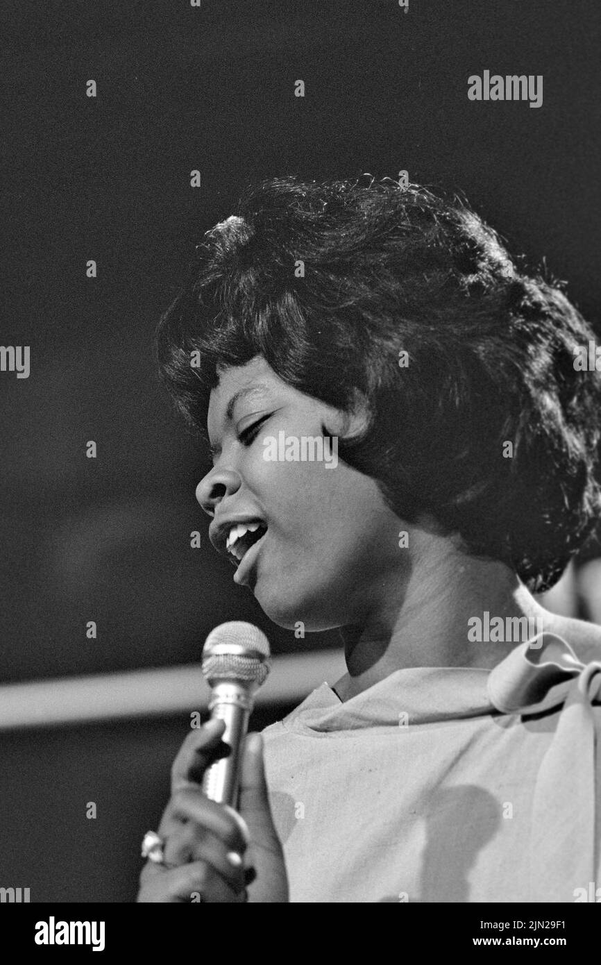 IRMA THOMAS American Soul cantante en Ready, Steady, Go ! en 1967. Foto: Tony Gale Foto de stock