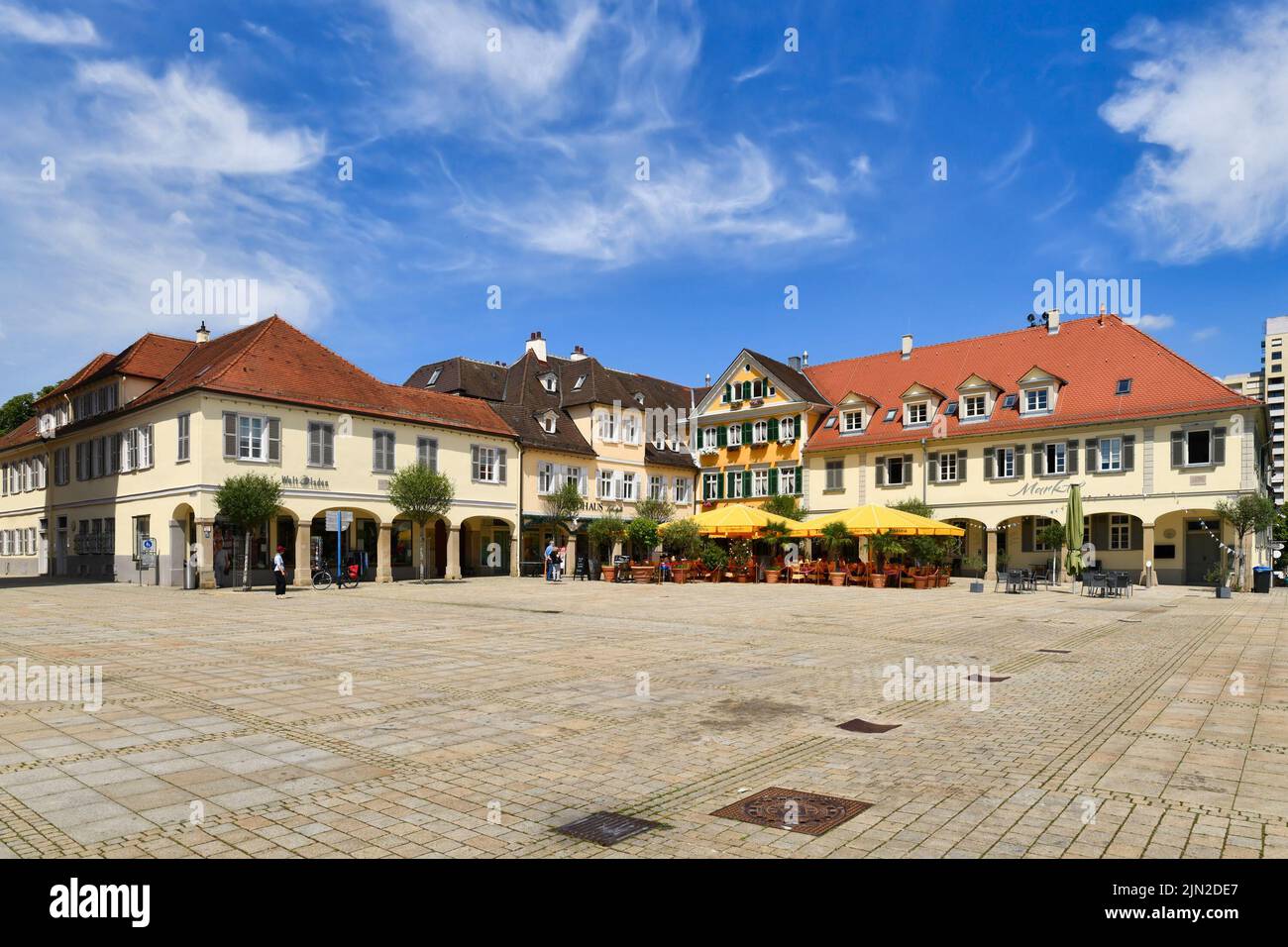 Ludwigsburg, Alemania - Agosto de 2022: Plaza de la ciudad llamada 'Marktplatz' en el centro de la ciudad Foto de stock