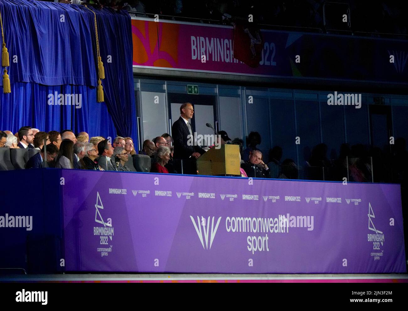 El Conde de Wessex pronuncia un discurso durante la Ceremonia de Clausura de los Juegos de la Commonwealth de 2022 en el Alexander Stadium de Birmingham. Fecha de la foto: Lunes 8 de agosto de 2022. Foto de stock