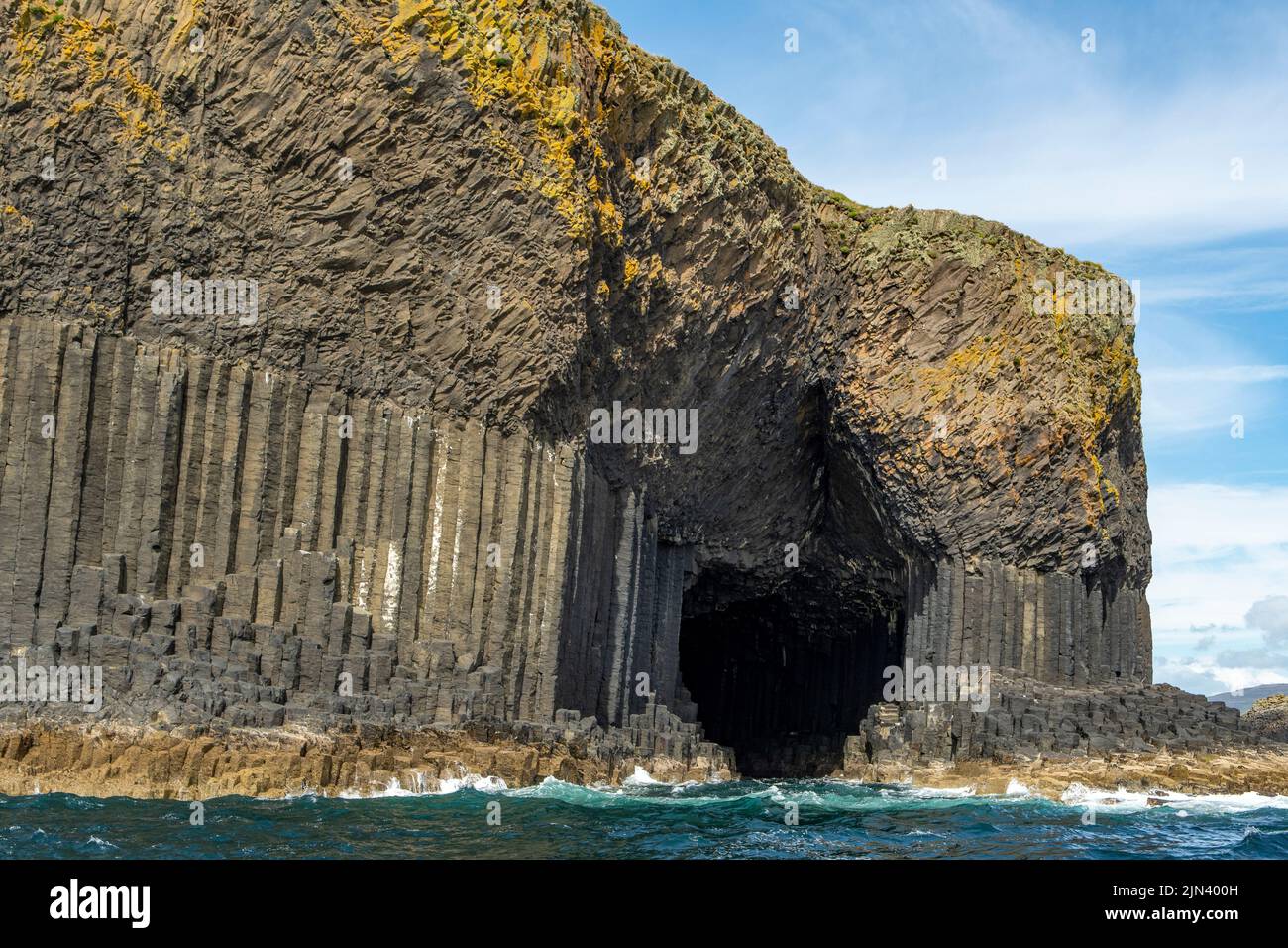Columnas de basalto y cueva de Fingal, Staffa, Mull, Argyll y Bute, Escocia Foto de stock