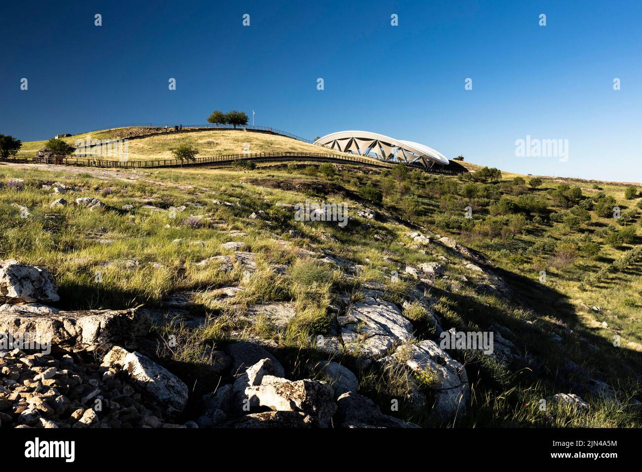 Gobekli tepe (gobeklitepe), el templo más antiguo del mundo, el sitio de la cúpula en la cima de la colina, Sanliurfa (Urfa), provincia de Sanlıurfa, Turquía, Asia Menor, Asia Foto de stock