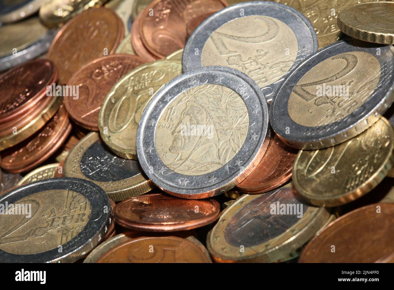 Monedas de 1 euro fotografías e imágenes de alta resolución - Alamy