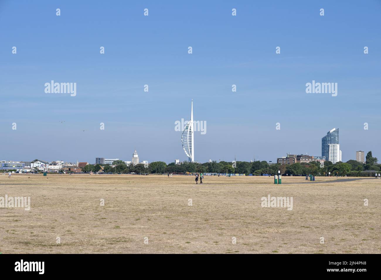Dried grass in open field fotografías e imágenes de alta resolución - Alamy