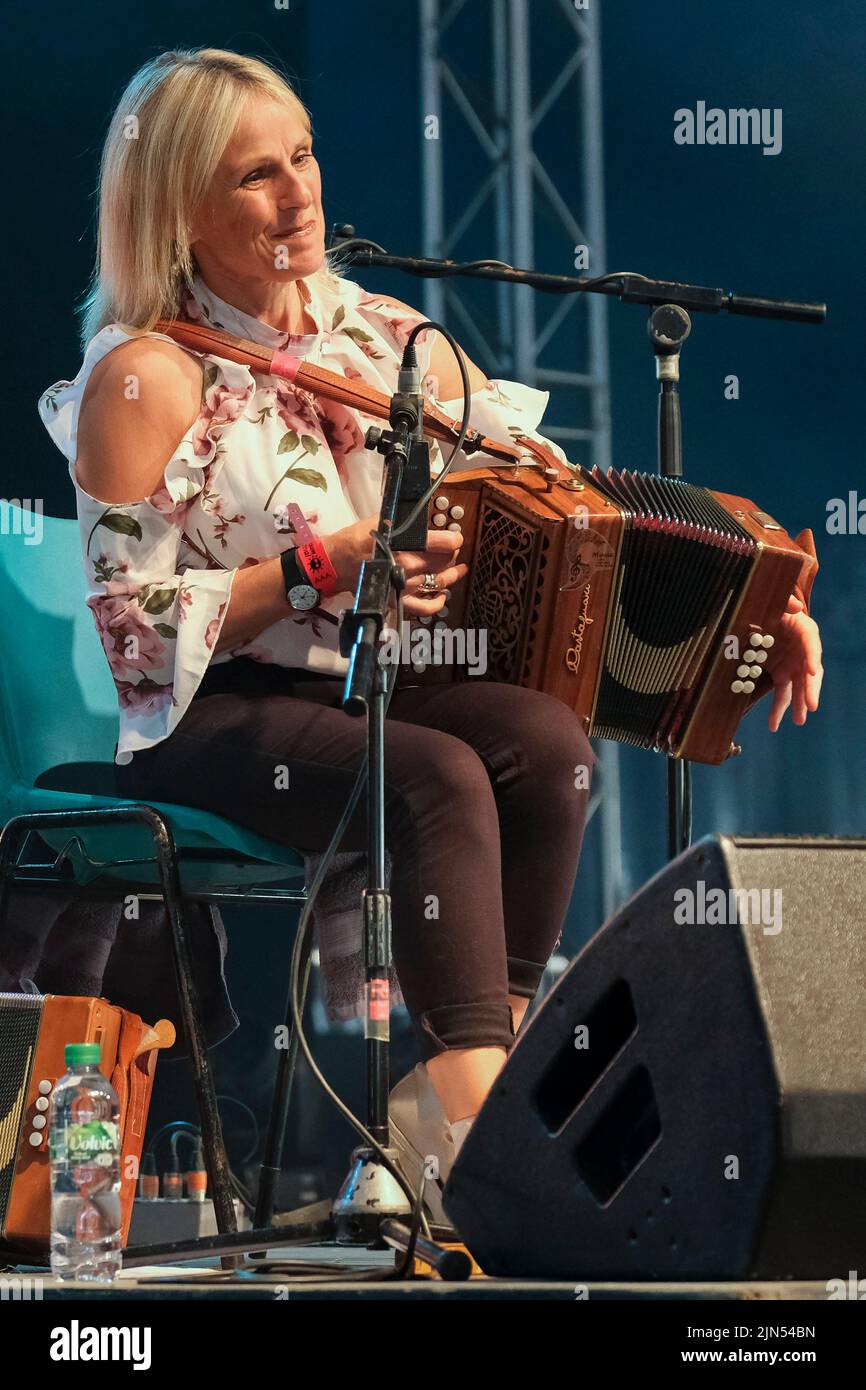 Sharon Shannon actuando en el Wickham Festival, Hampshire, Reino Unido. 7 de agosto de 2022 Foto de stock