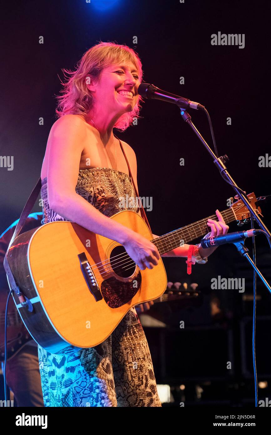 Martha Wainwright actuando en el Wickham Festival, Hampshire, Reino Unido. 5 de agosto de 2022 Foto de stock